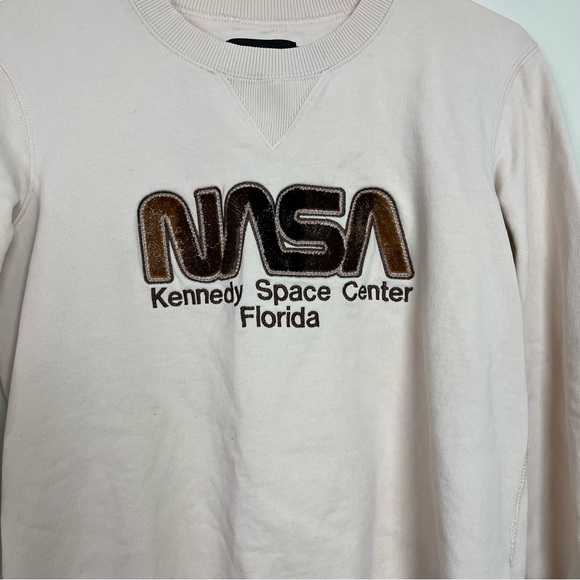 Coach Nasa Kennedy Space Center Pink Embroidered Crewneck Size S women - Picture 3 of 13